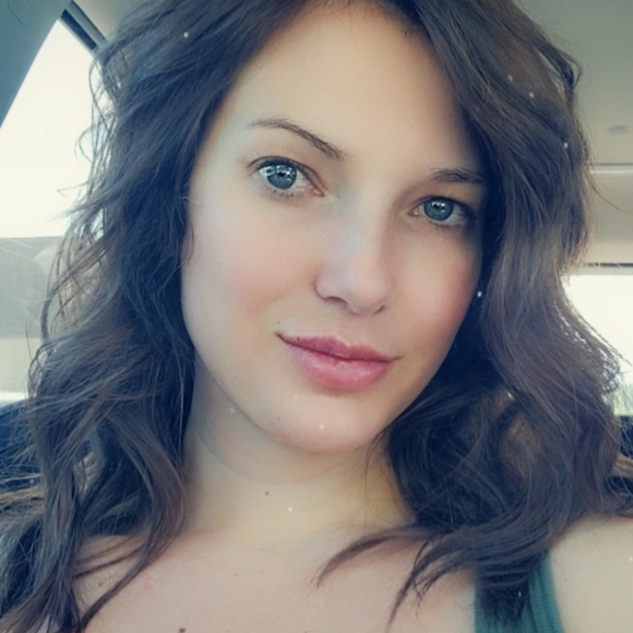 Meet your Posher, Natalie - Picture 5 of 5